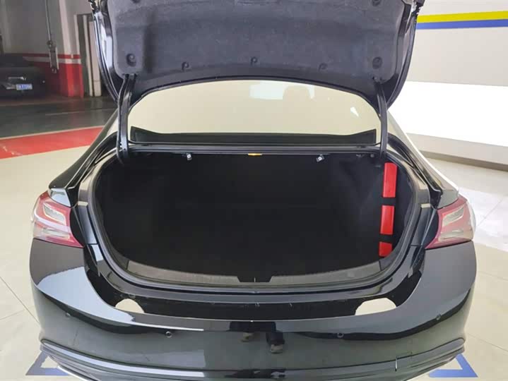 Фото 4 - Chevrolet Malibu XL