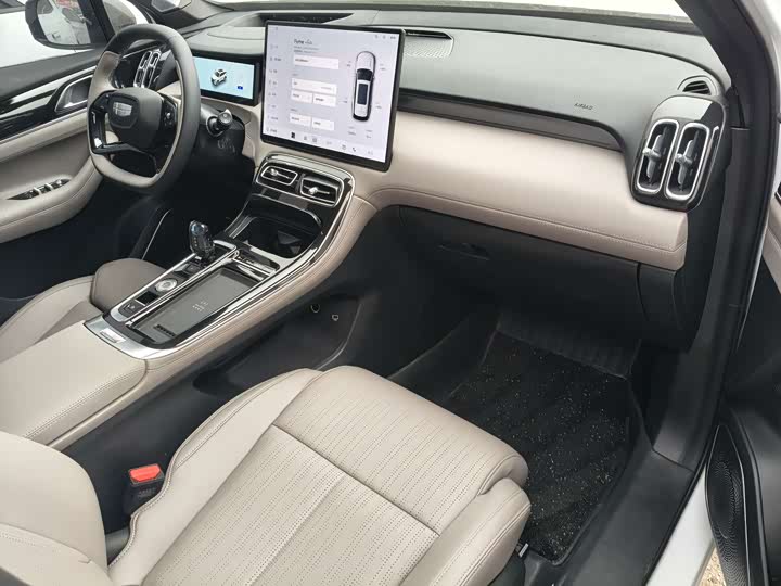 Фото 4 - Geely Atlas L