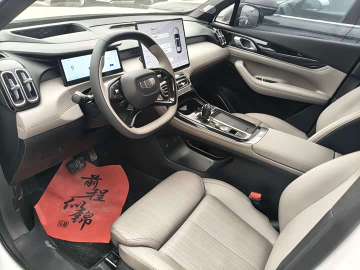 Фото 6 - Geely Atlas L