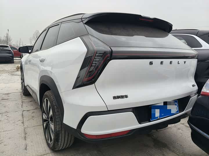 Фото 9 - Geely Atlas L