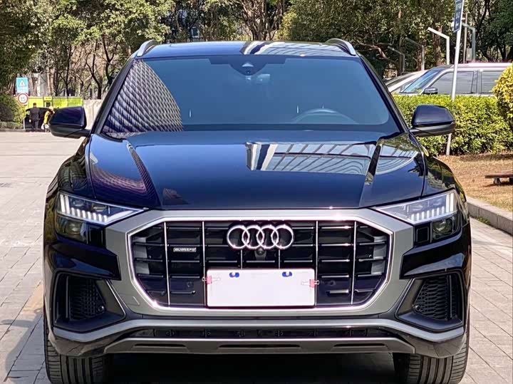 Фото 3 - Audi Q8