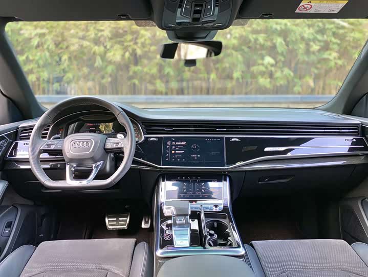 Фото 8 - Audi Q8