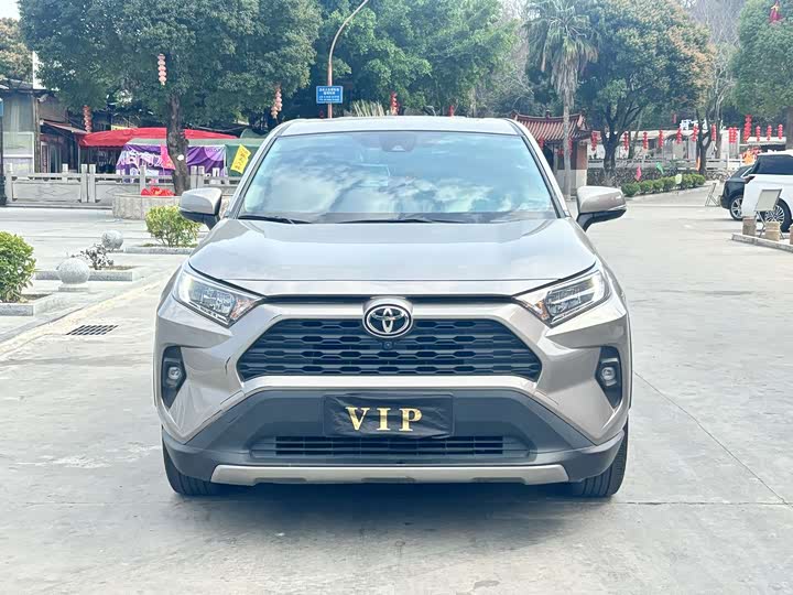 Фото 2 - Toyota RAV4