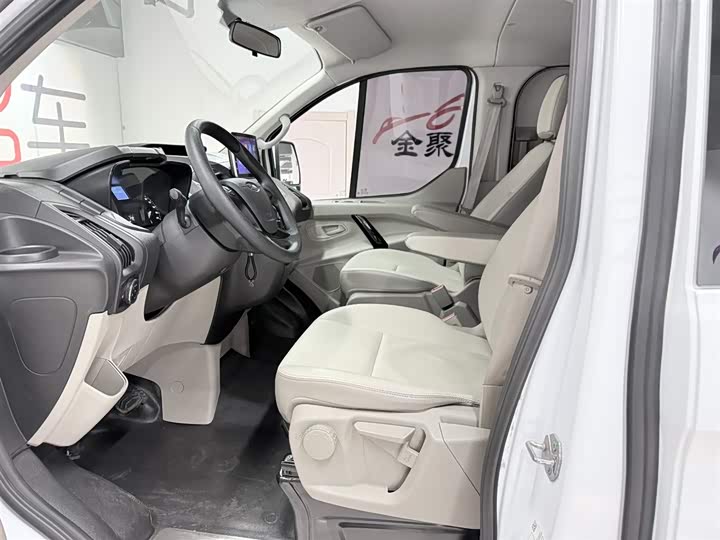 Фото 7 - Ford Tourneo