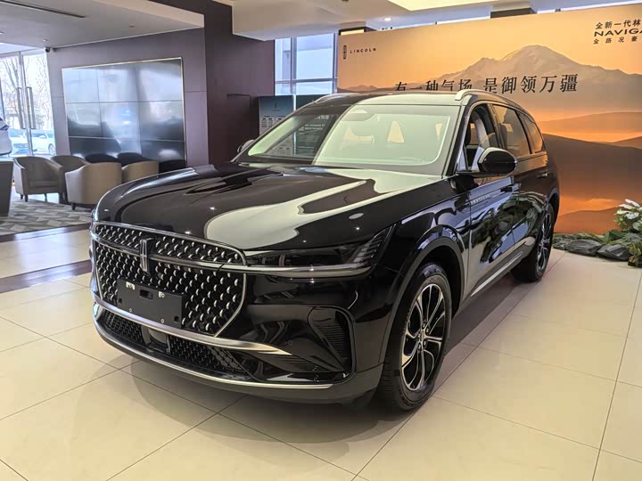 Фото 1 - Lincoln Nautilus