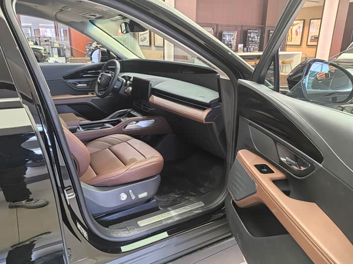 Фото 8 - Lincoln Nautilus