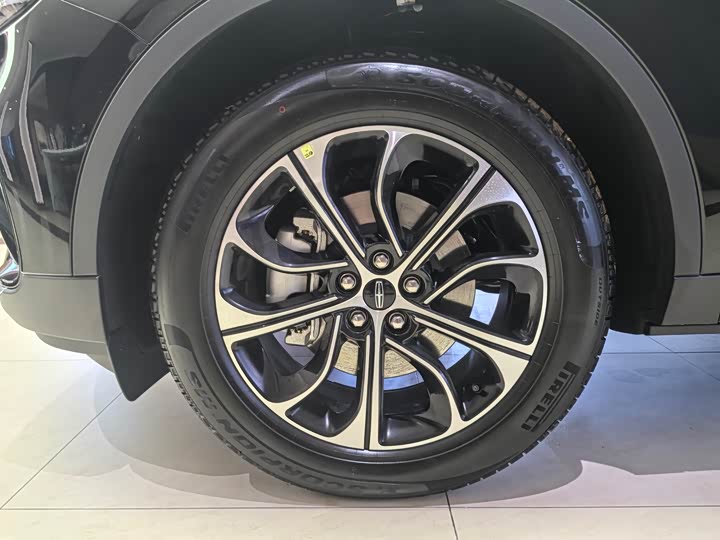 Фото 9 - Lincoln Nautilus