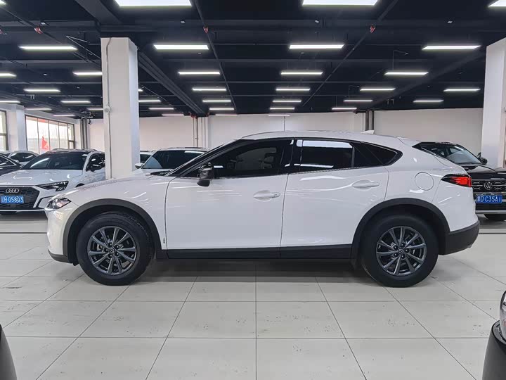 Photo 6 - Mazda CX-4