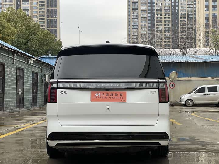 Фото 4 - Zeekr 009