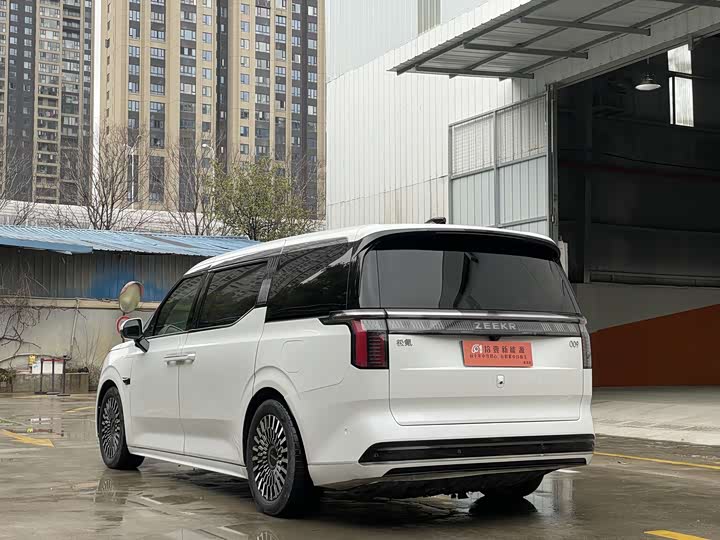 Фото 6 - Zeekr 009