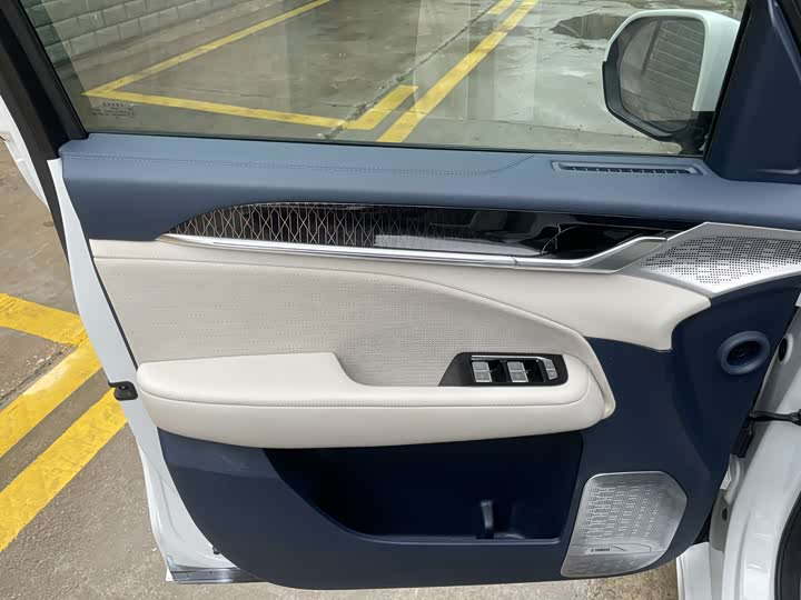 Фото 7 - Zeekr 009