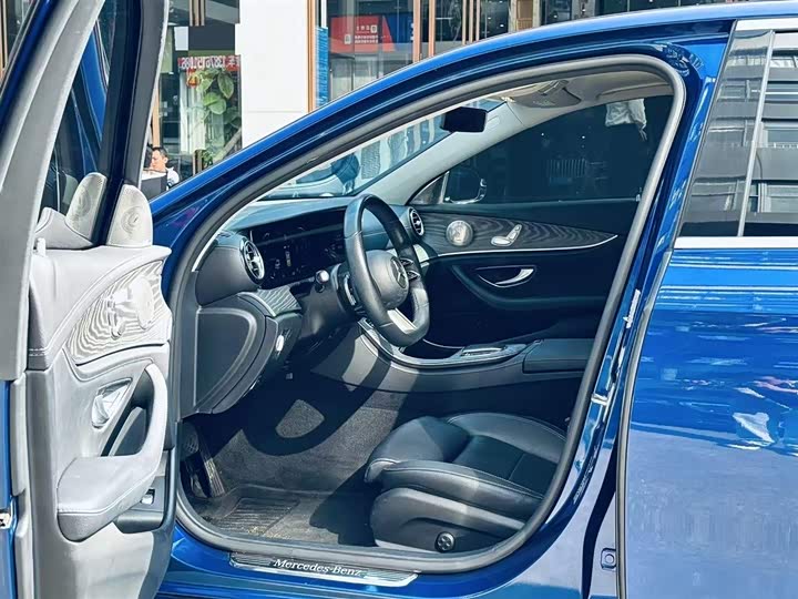 Photo 6 - Mercedes-Benz E-Class