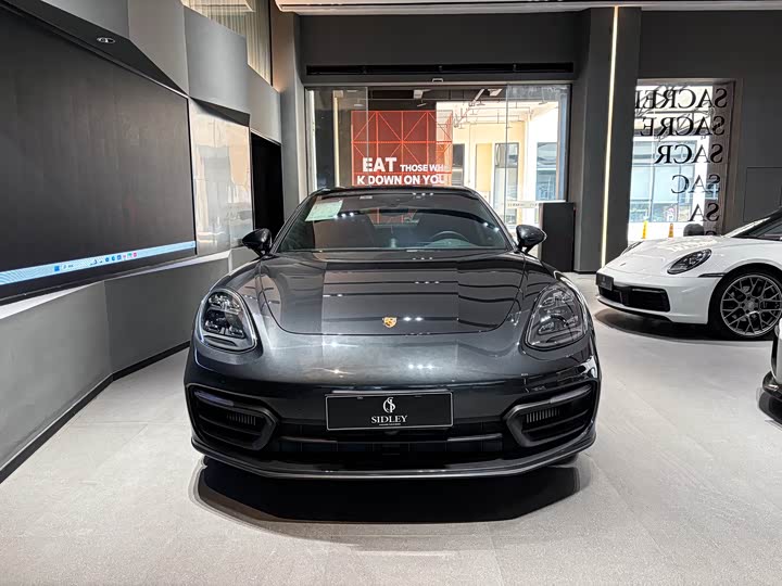 Photo 2 - Porsche Panamera