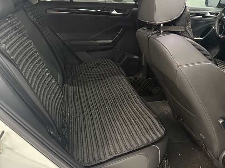 Фото 7 - Volkswagen T-Roc