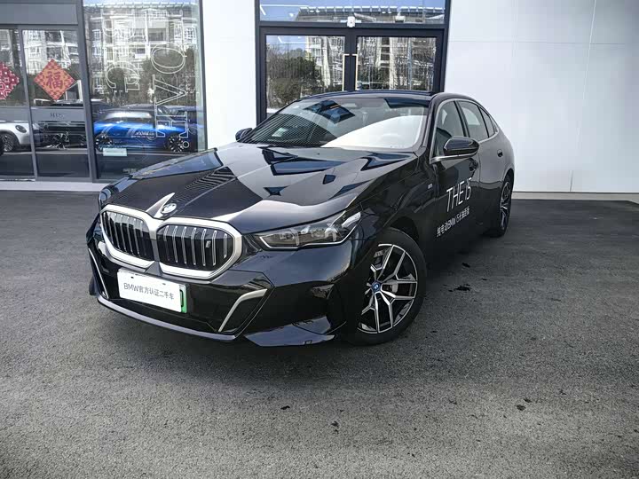 Фото 1 - BMW i5