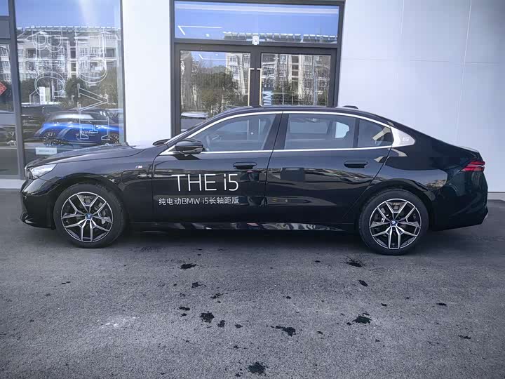 Фото 3 - BMW i5