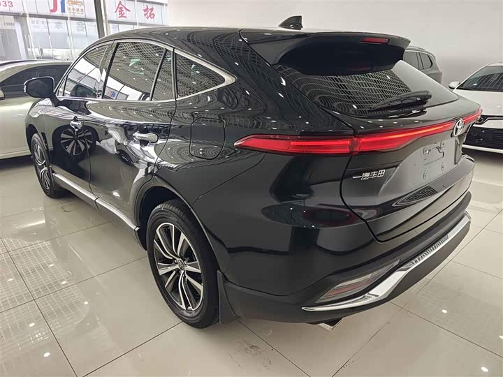 Photo 5 - Toyota Harrier