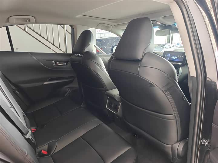 Photo 8 - Toyota Harrier