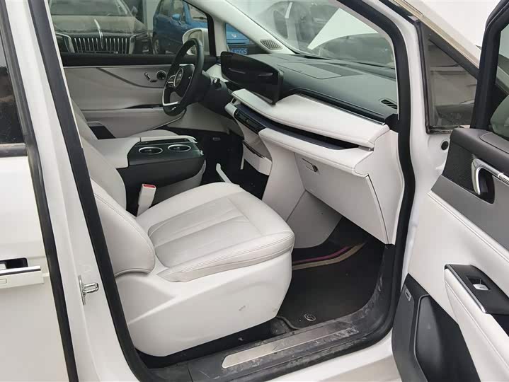 Фото 8 - Buick GL8 Hybrid