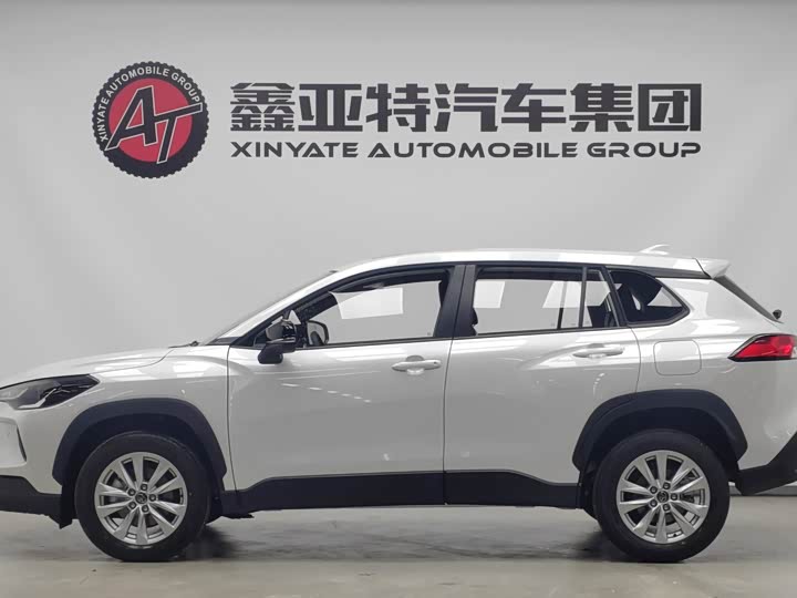 Photo 2 - Toyota Corolla Cross