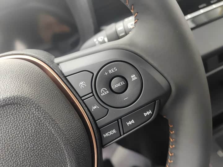 Photo 5 - Toyota Corolla Cross