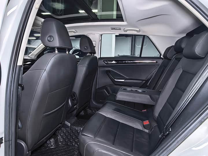 Фото 8 - Volkswagen T-Roc