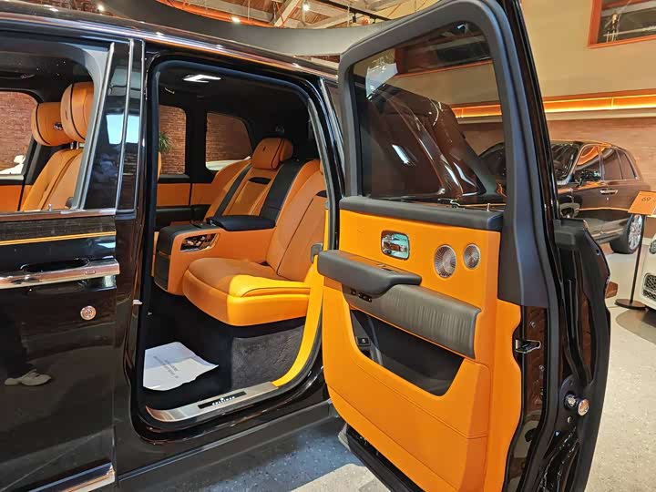 Фото 3 - Rolls-Royce Cullinan