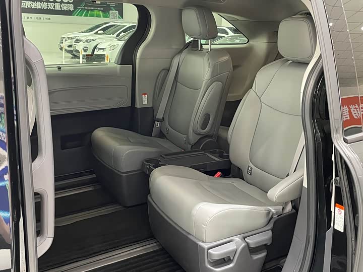 Фото 5 - Toyota Granvia