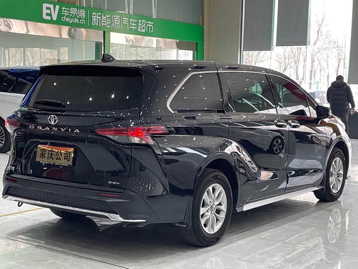 Фото 8 - Toyota Granvia