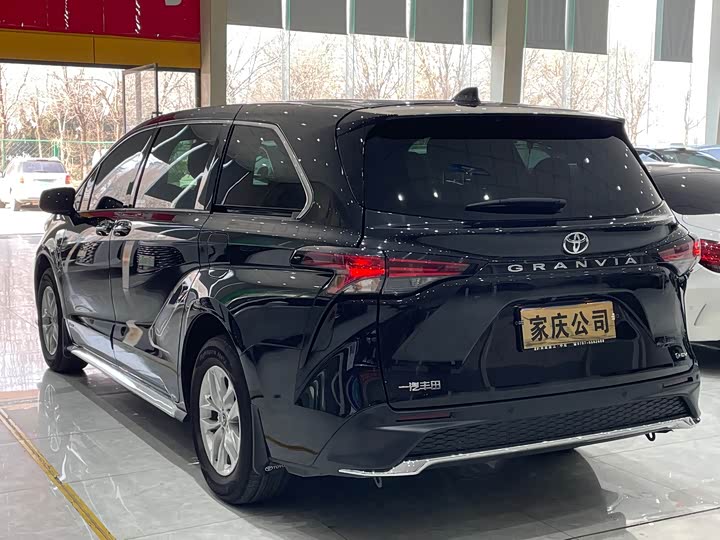 Фото 9 - Toyota Granvia