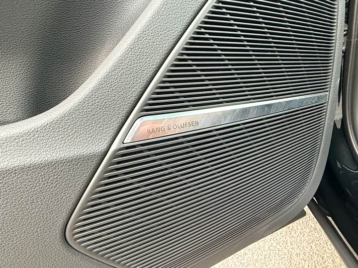 Фото 9 - Audi Q7