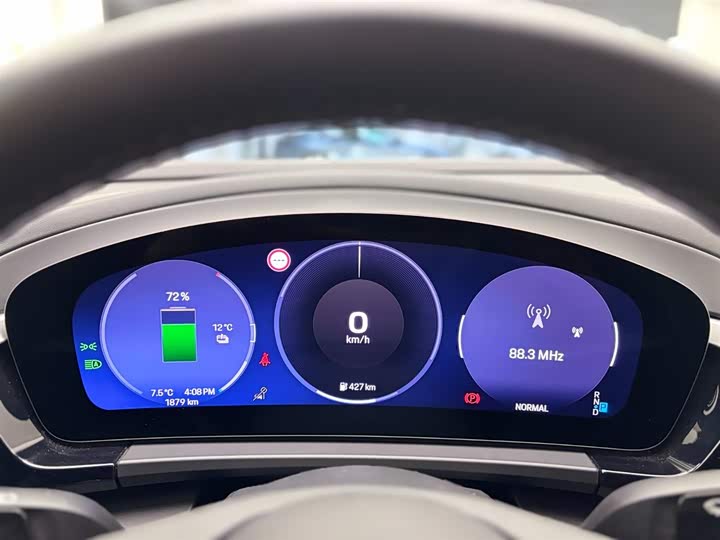 Фото 2 - Porsche Macan EV