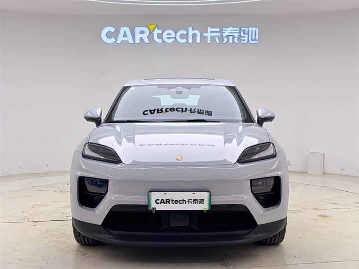 Фото 3 - Porsche Macan EV