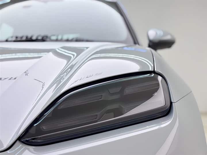 Фото 4 - Porsche Macan EV