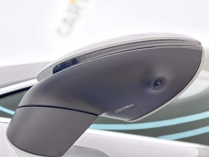 Фото 5 - Porsche Macan EV