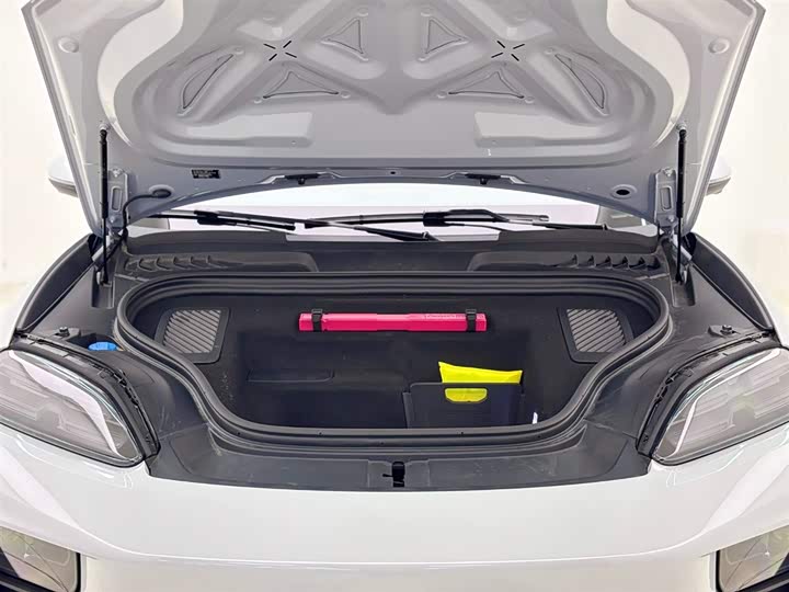 Фото 6 - Porsche Macan EV