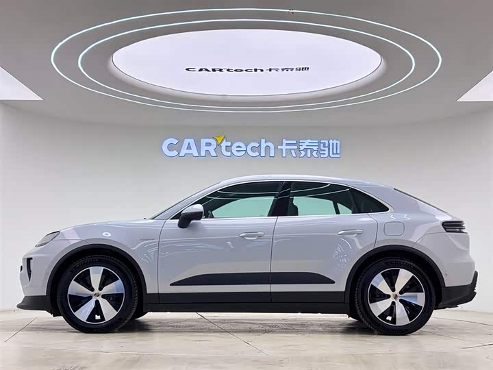 Фото 9 - Porsche Macan EV