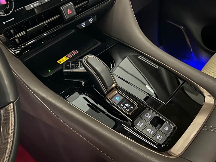 Photo 8 - Toyota Alphard