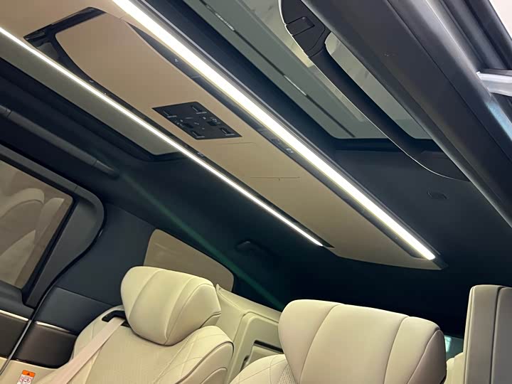 Photo 9 - Toyota Alphard