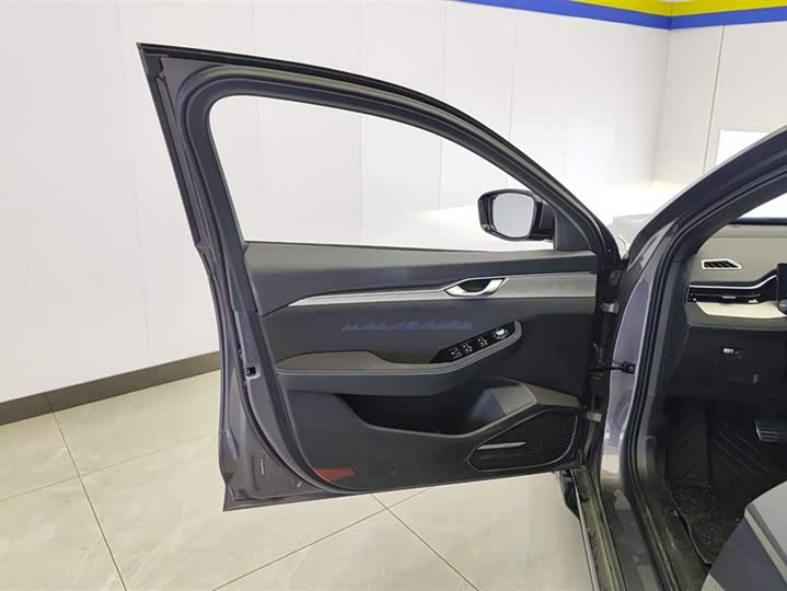 Фото 7 - Geely Preface