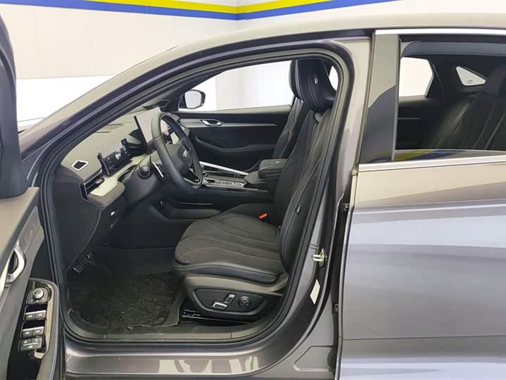 Фото 9 - Geely Preface