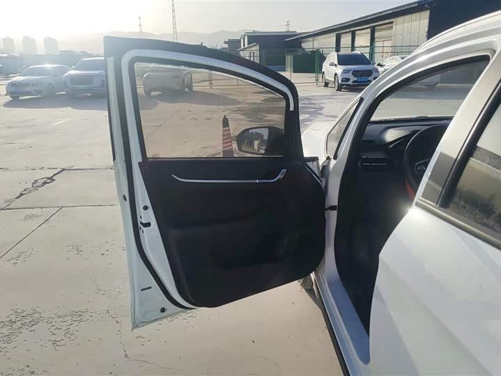 Фото 7 - Geely Vision X3