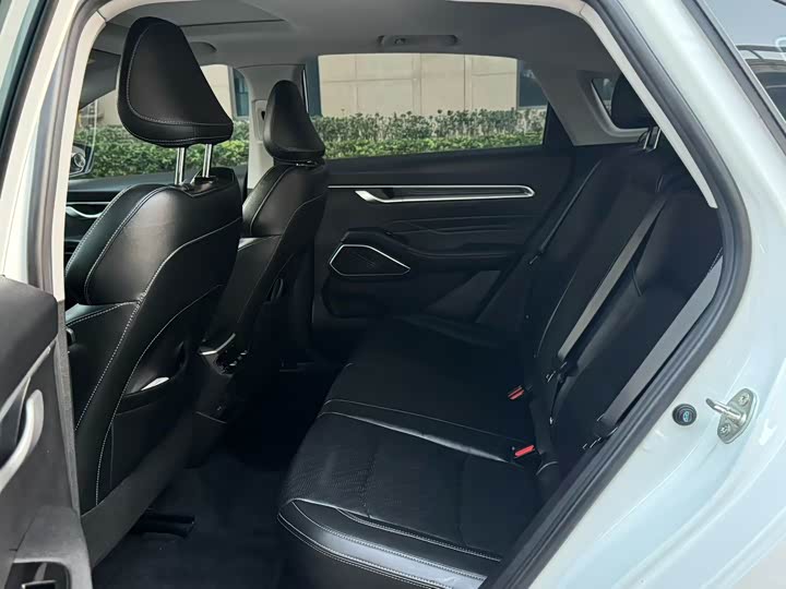 Фото 4 - Geely Emgrand