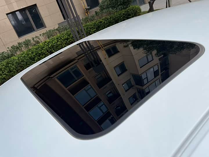 Фото 8 - Geely Emgrand