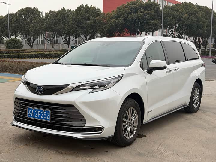 Фото 1 - Toyota Sienna