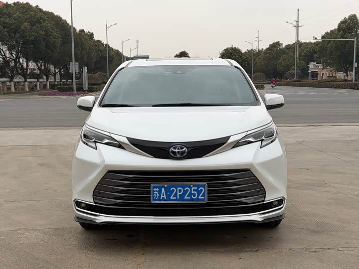 Фото 2 - Toyota Sienna