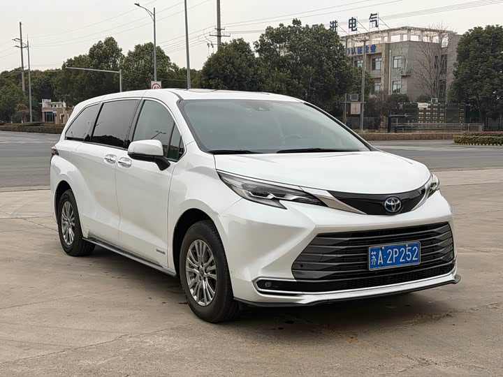 Фото 3 - Toyota Sienna