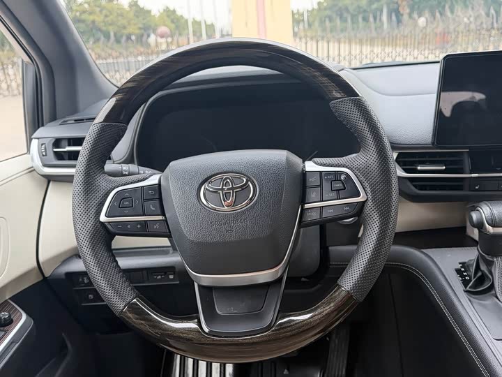 Фото 7 - Toyota Sienna