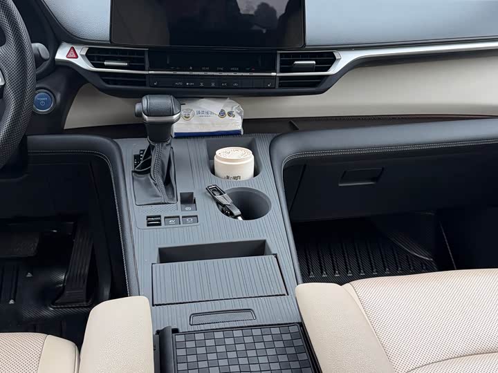 Фото 8 - Toyota Sienna