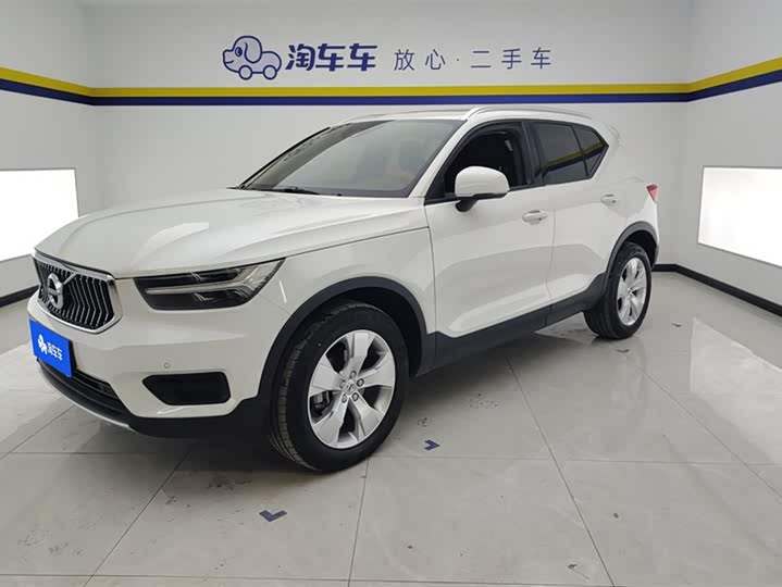 Фото 1 - Volvo XC40